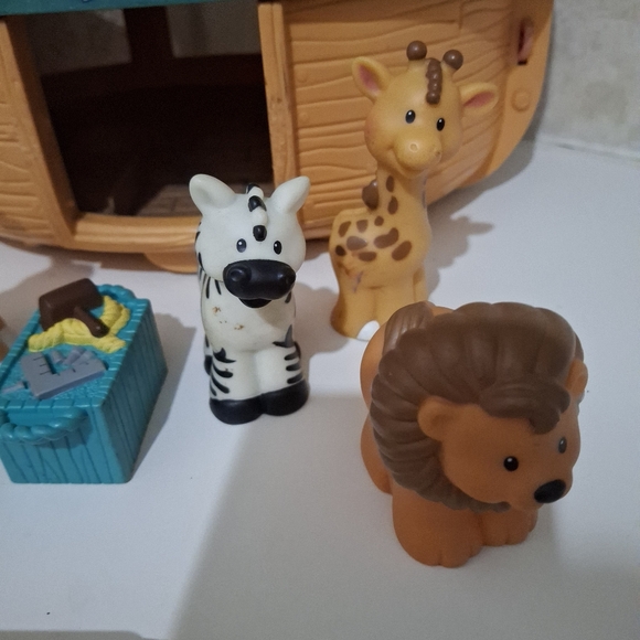 Fisher Price 2002 Little People Noah's Ark Boat & Animals Playset - Picture 3 of 12